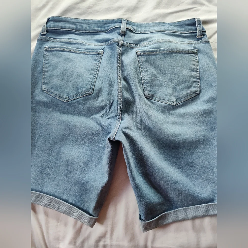 Time and Tru Ladies BlueJean Shorts. Size 16 Mid Rise. 10" Inseam. Distressed. - Picture 4 of 7